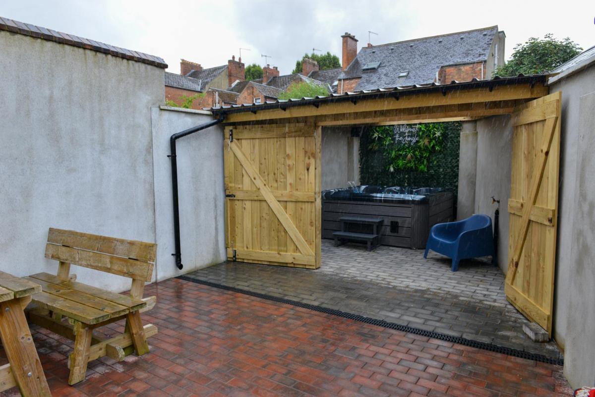 Esterville Apartments 1 And 2 Bedrooms Hot Tub Availability Belfast Kültér fotó