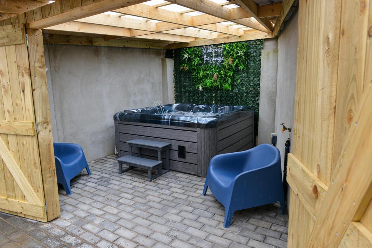 Esterville Apartments 1 And 2 Bedrooms Hot Tub Availability Belfast Kültér fotó