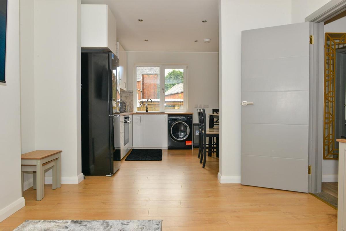 Esterville Apartments 1 And 2 Bedrooms Hot Tub Availability Belfast Kültér fotó