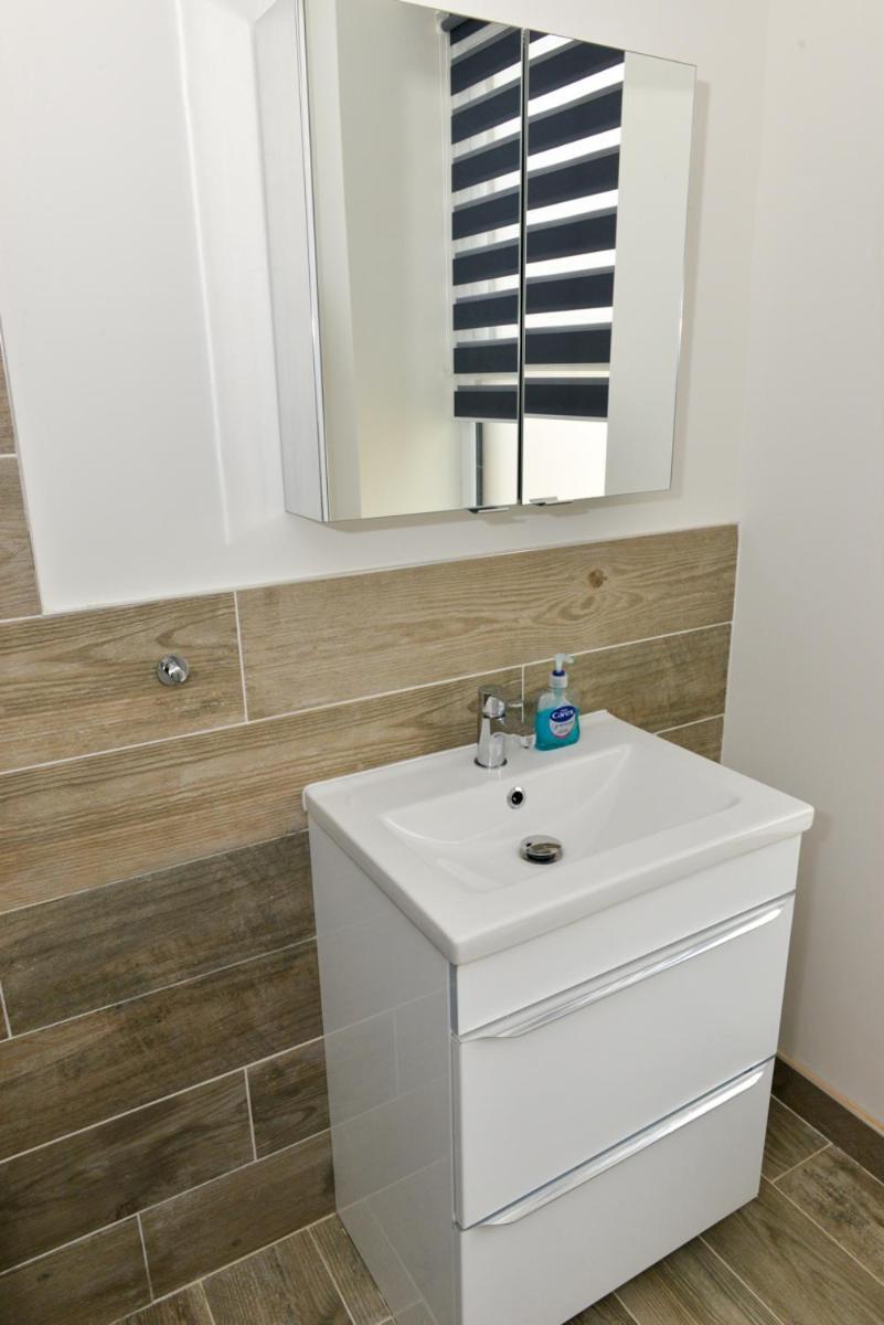 Esterville Apartments 1 And 2 Bedrooms Hot Tub Availability Belfast Kültér fotó