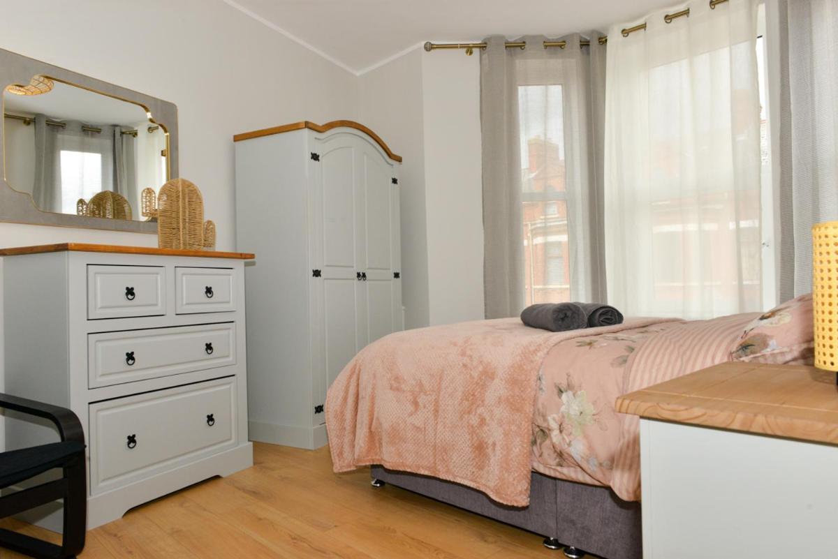 Esterville Apartments 1 And 2 Bedrooms Hot Tub Availability Belfast Kültér fotó
