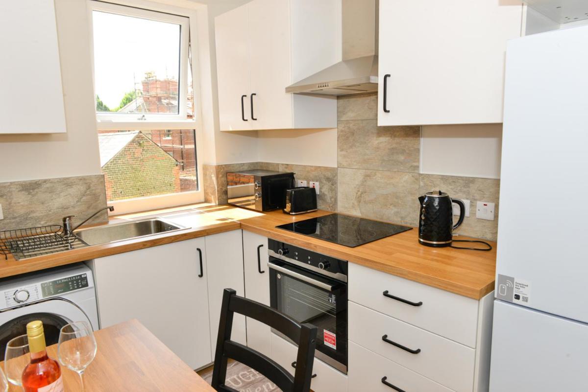 Esterville Apartments 1 And 2 Bedrooms Hot Tub Availability Belfast Kültér fotó